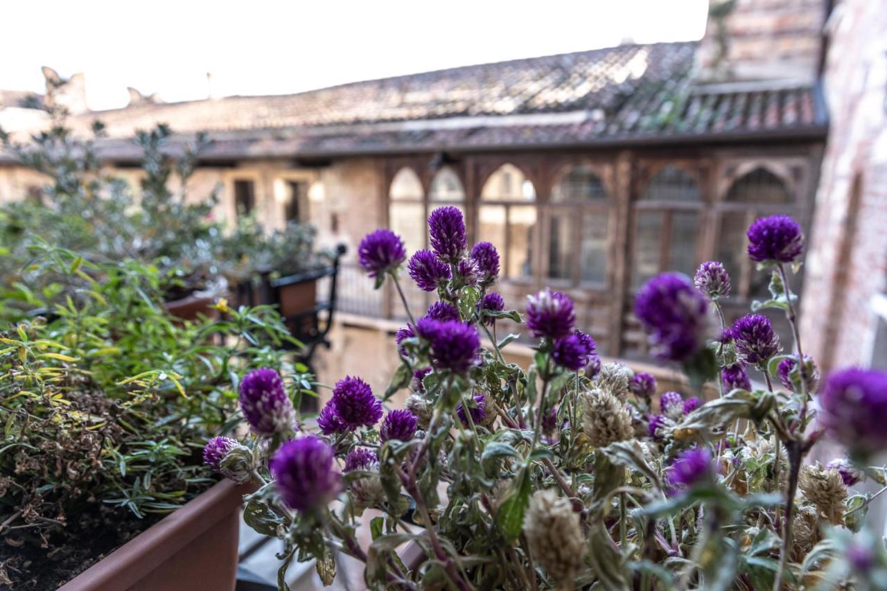 Relais Balcone Di Giulietta Ξενοδοχείο Βερόνα Εξωτερικό φωτογραφία The cloister of the Abbey of Saint-Germain-des-Prés