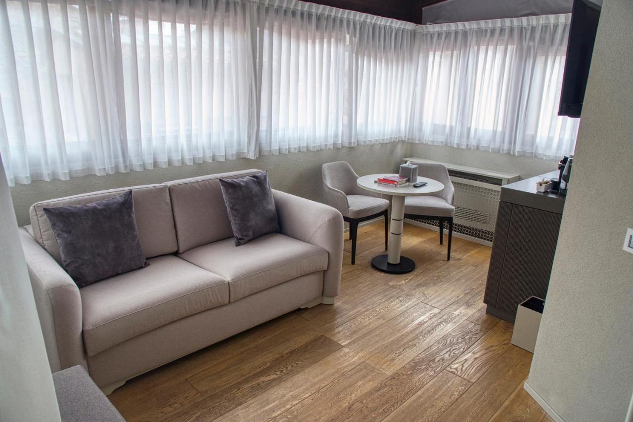 Relais Balcone Di Giulietta Ξενοδοχείο Βερόνα Εξωτερικό φωτογραφία A living room in a micro apartment