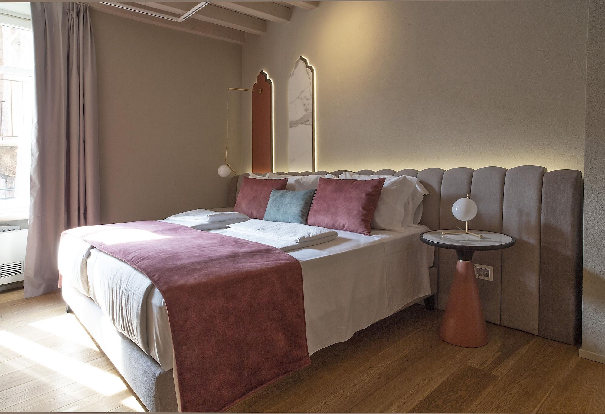 Relais Balcone Di Giulietta Ξενοδοχείο Βερόνα Εξωτερικό φωτογραφία A bedroom in the hotel