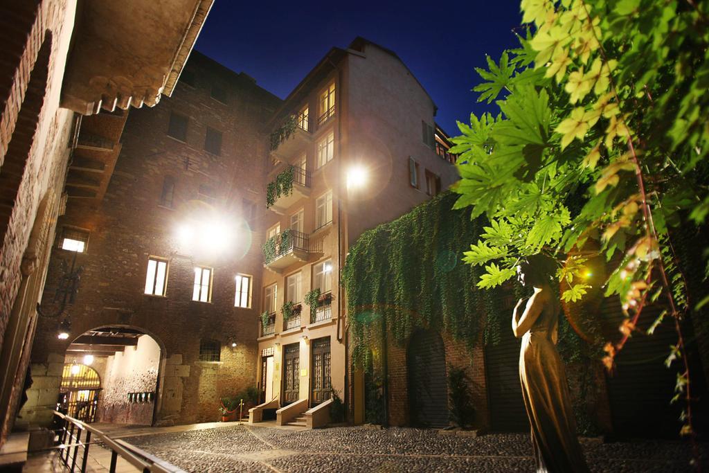 Relais Balcone Di Giulietta Ξενοδοχείο Βερόνα Εξωτερικό φωτογραφία The courtyard of the museum